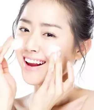 化妆会让皮肤变差吗,化妆皮肤干燥起皮怎么办