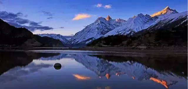 49岁大叔建石头房,50岁大叔花了2800娶个媳妇