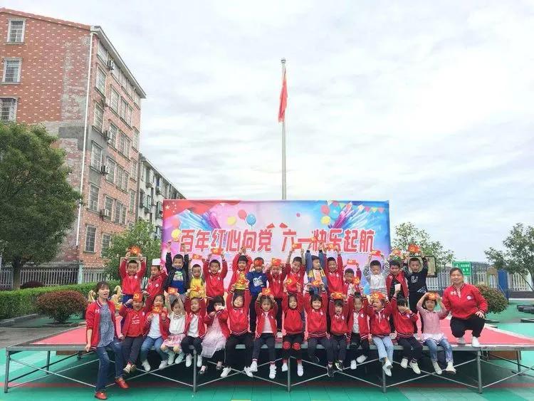 幼儿园百年华诞童心向党环创,岳阳县鹿角中心幼儿园