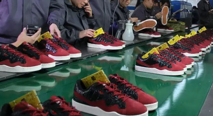你的阿迪耐克可能是假的？原来鞋代购他们的货源都来自这里