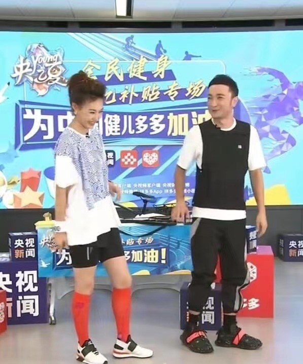 李梓萌惊艳全部照片,李梓萌播报蓝天野翻车镜头