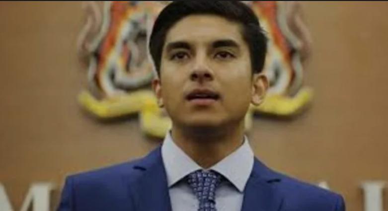 马来西亚政坛第一帅新加坡隔离秀肌肉，与网友互动称“想吃”