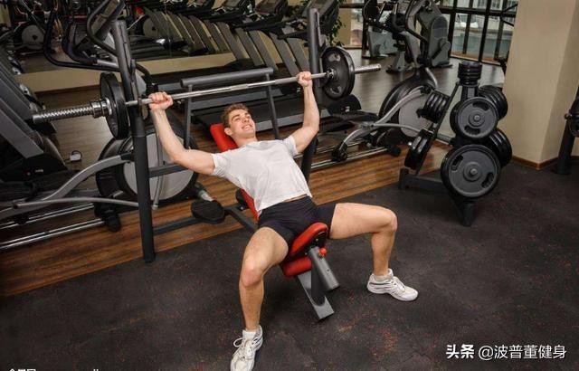 练胸最快方法健身房,练胸动作如何不练到肩膀