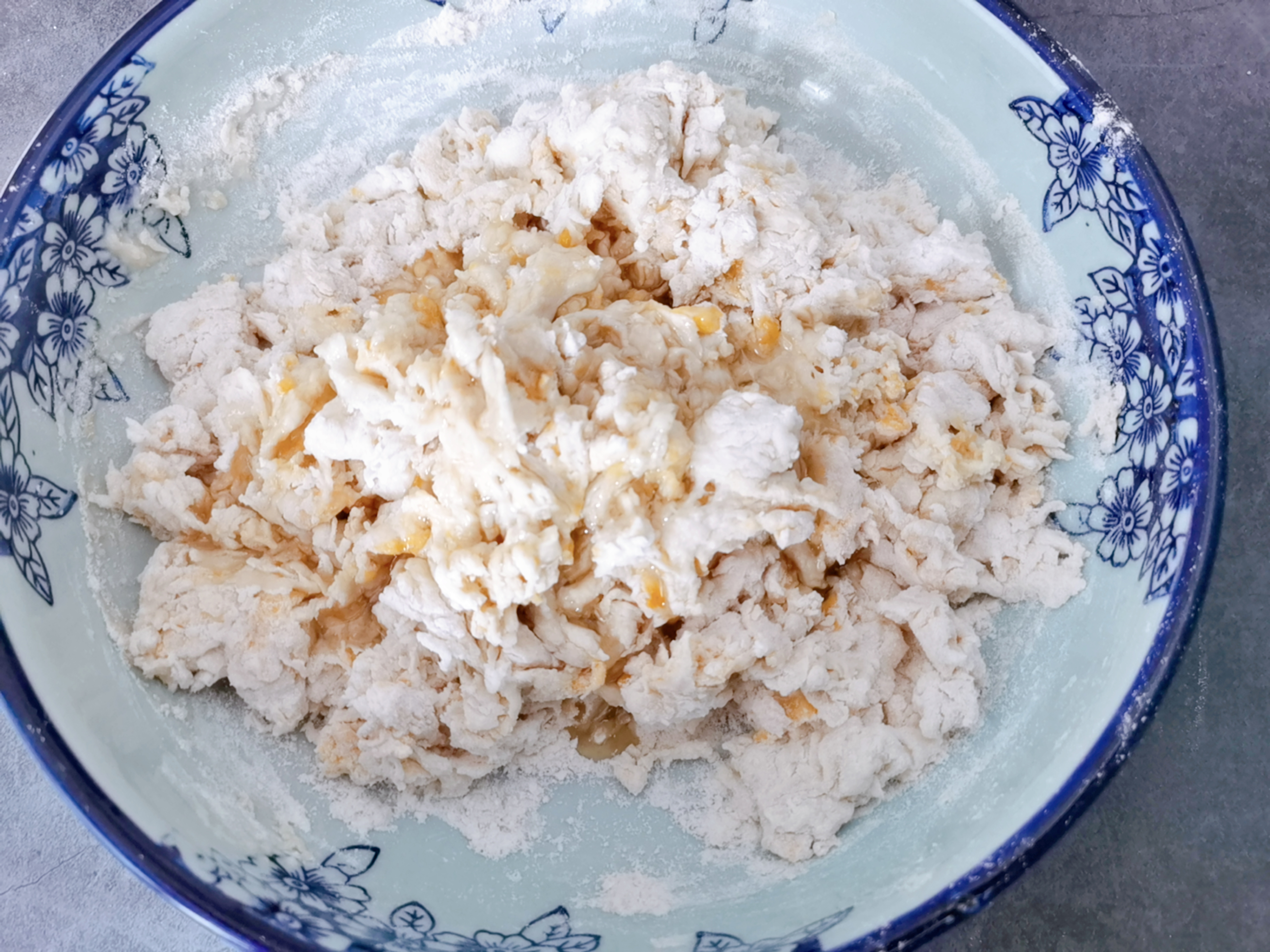 在家炸油条单用酵母和鸡蛋行吗,1斤面2个鸡蛋炸油条的配方