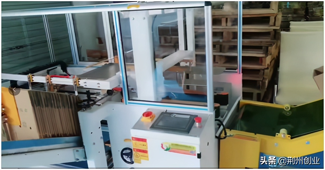 拥抱电商经济！荆职师生研发智能纸箱包装机