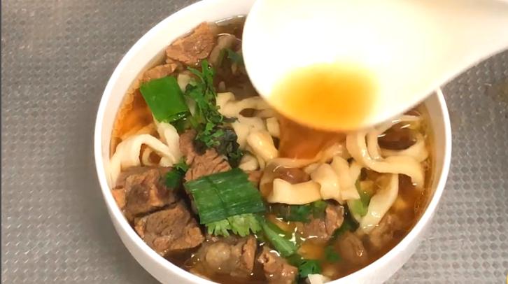 怎么在家做拉面最简单的方法,拉面怎么做好吃又简单学生版