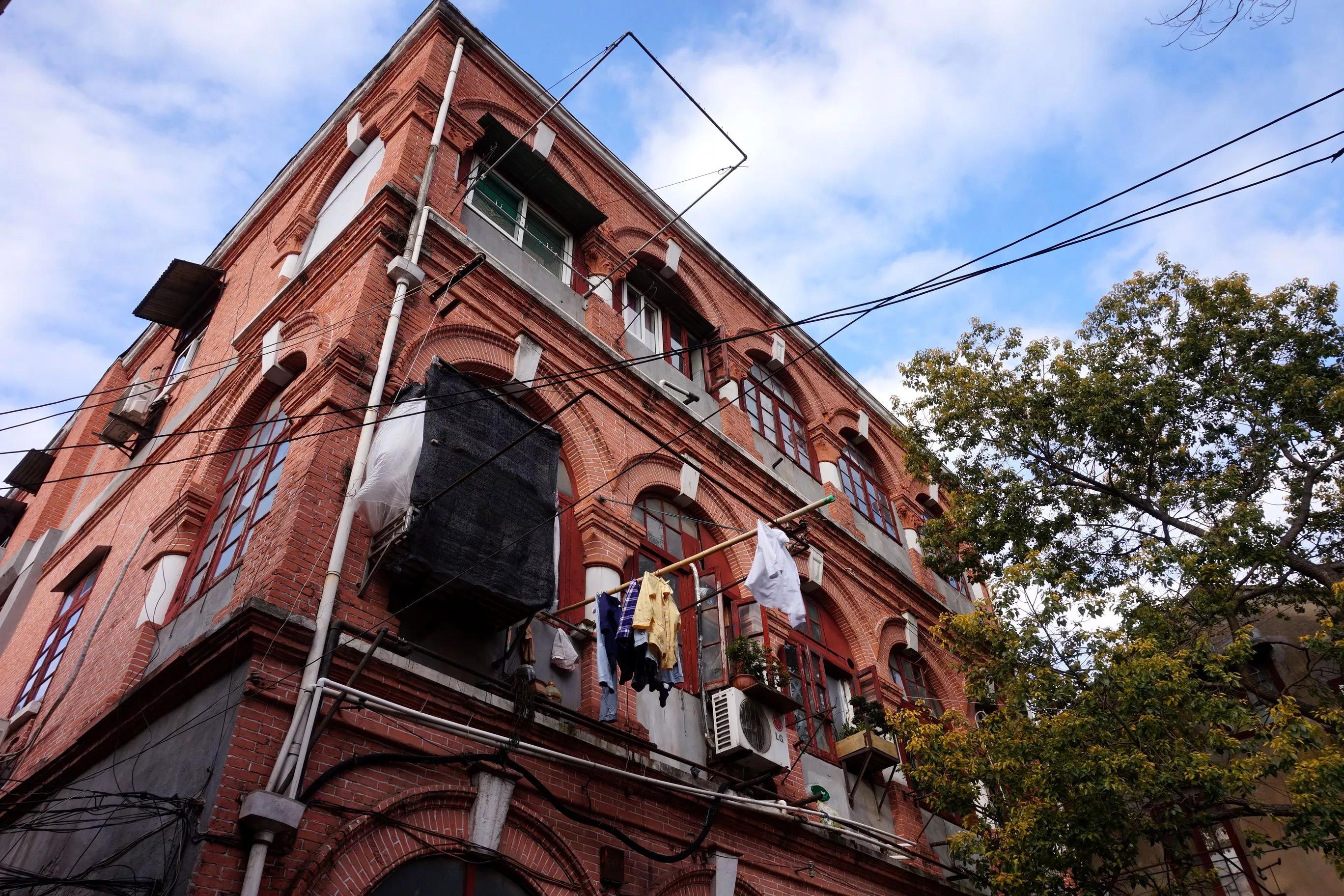 挥挥手不留痕迹,挥挥手不带走一粒尘土