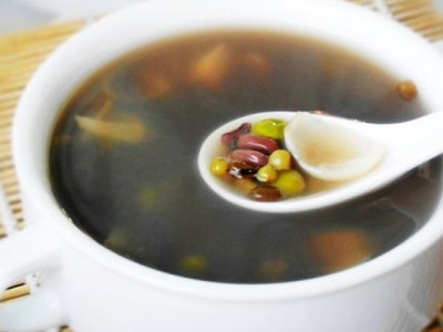 秋季容易捂出痱子如何治疗秋痱,大暑痱子