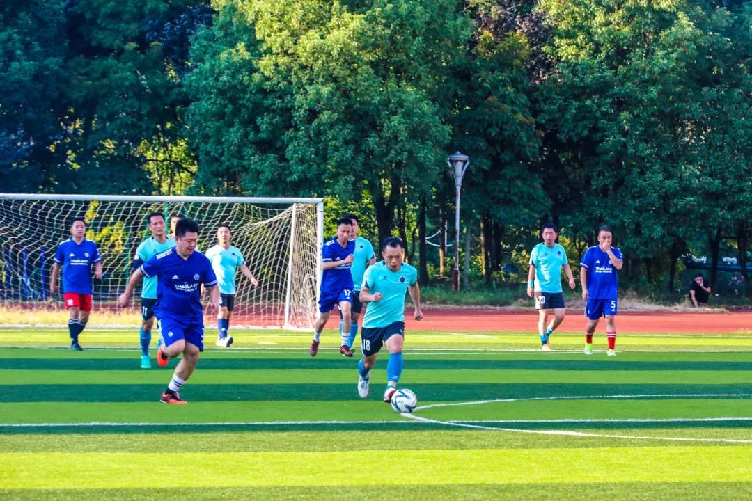 以球会友传情谊增进交流展风采,以球会友推动蓬勃发展