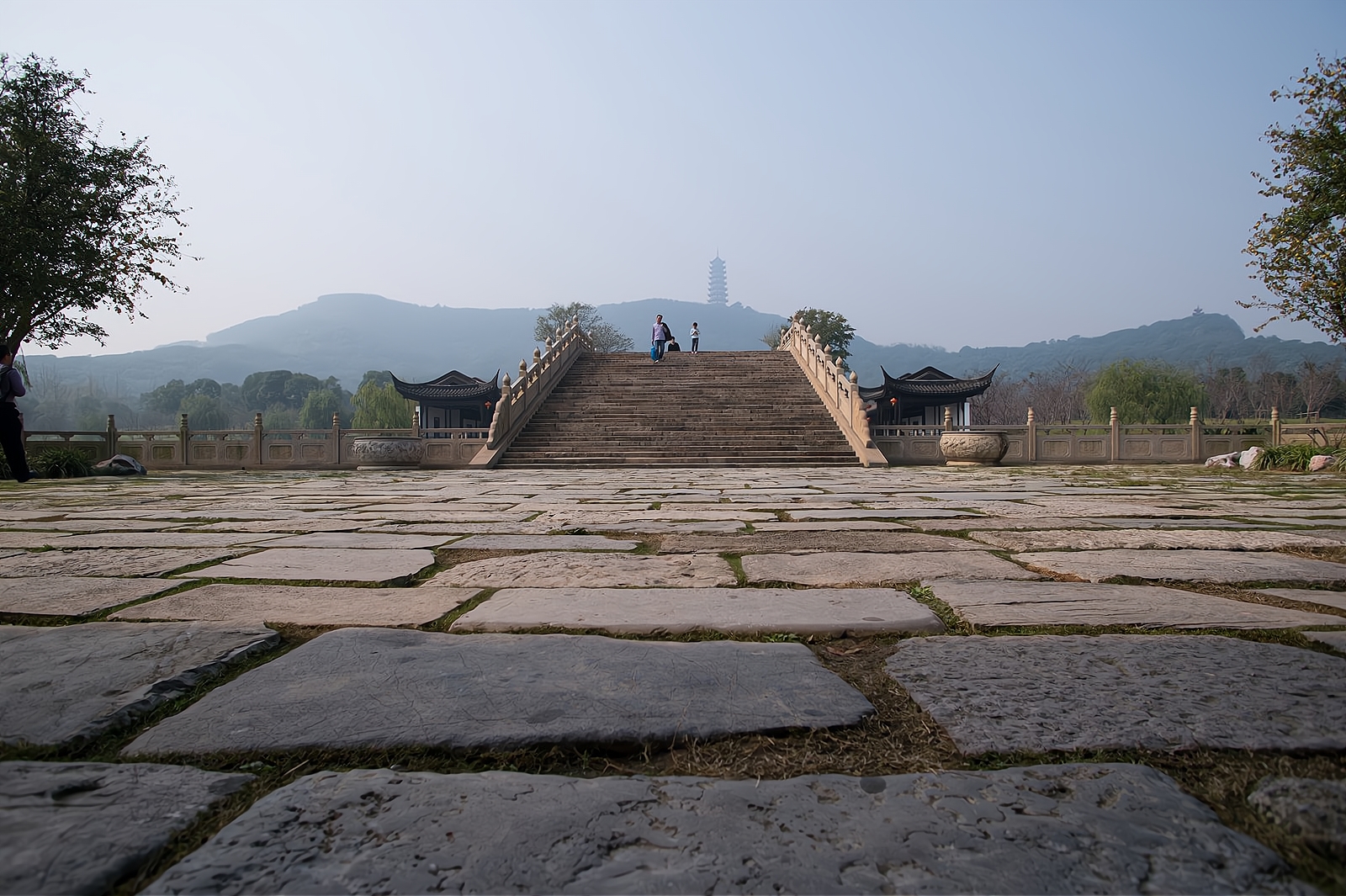 它是张家港第一高山，与北京香山同名，乾隆帝、西施都曾来过