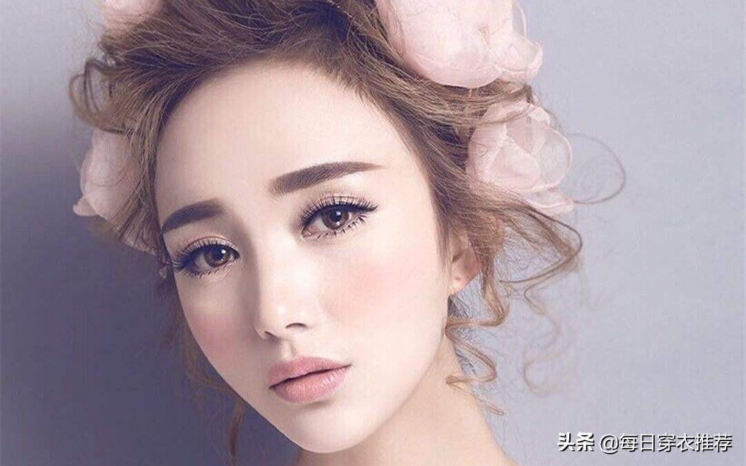 正确涂bb霜的方法,擦bb霜的海绵用打湿吗