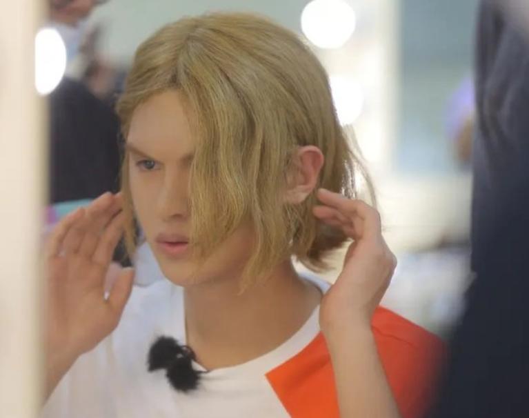 王鹤棣皱眉杨洋皱眉,明星被王鹤棣颜值惊艳