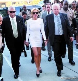 日本女子衣服被偷,日本女生被偷窃