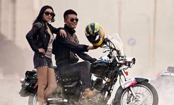 最新款陆地巡洋舰v6款落地多少钱,国内2025款陆地巡洋舰最新款价格