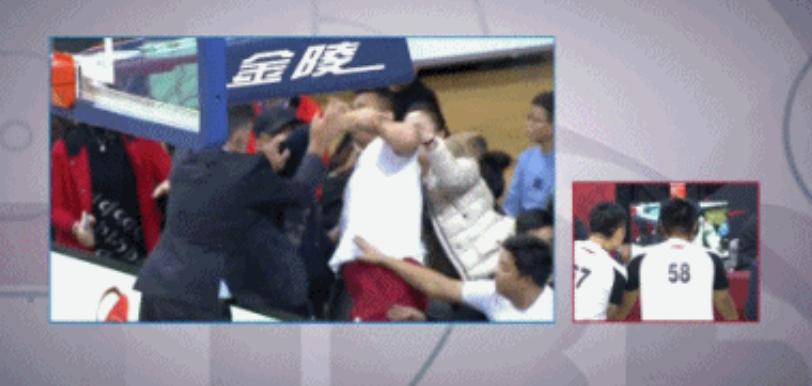 CBA篮协主席对外援竖中指？与江苏主教练打成一团，网友：活久见