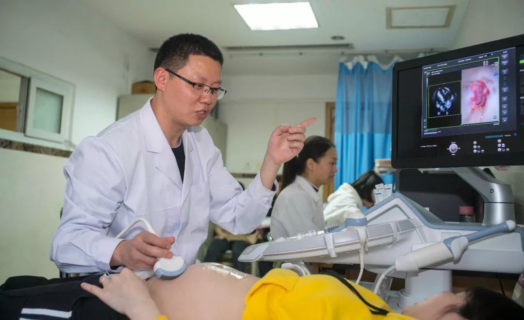 孕检做b超要憋晨尿吗,孕检做b超有辐射吗