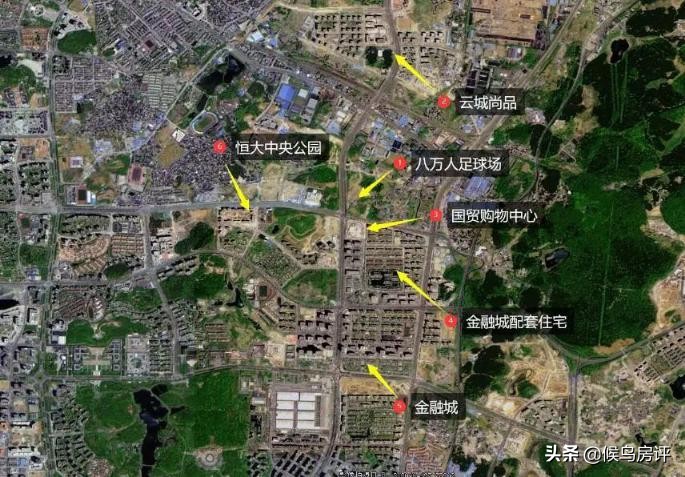 贵阳八人制足球场,贵阳八万人足球场航拍