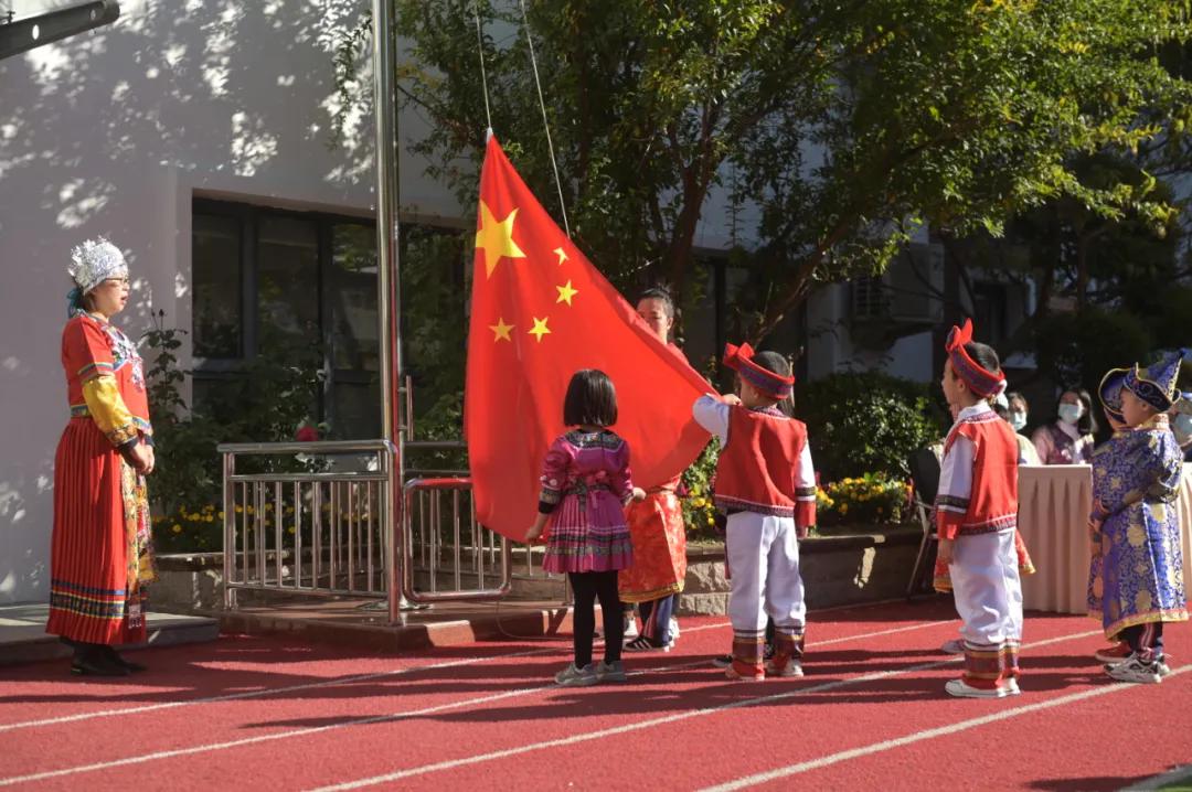 民族团结润童心家园携手共成长——和平五幼举行2021年秋季民族运动会