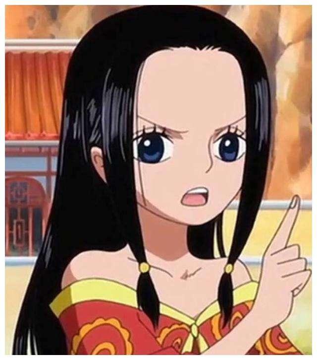 女帝成为天龙人的奴隶的这四年里都发生了什么？