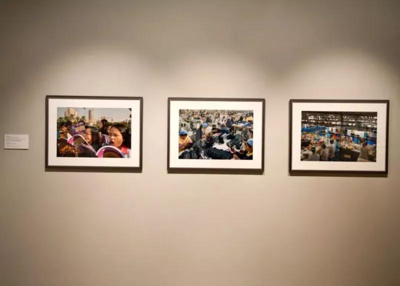 他用20年,拍下了流水线上的一代“打工人”