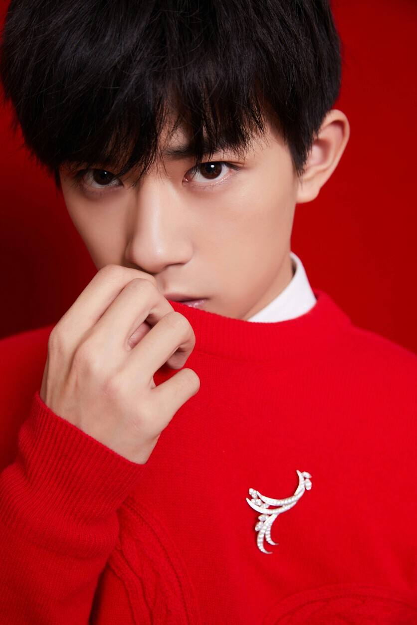 向上吧华彩少年易烊千玺是常驻吗,沈月易烊千玺向上的力量视频