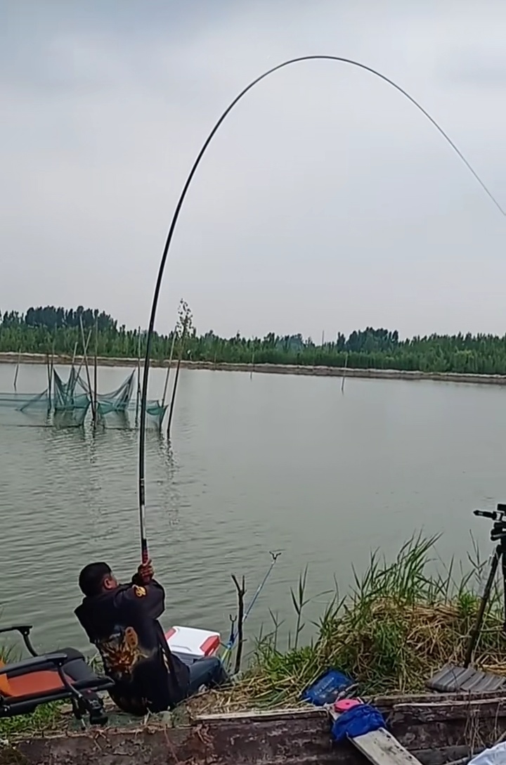 高碳素和低碳素什么区别,高碳素鱼竿优缺点