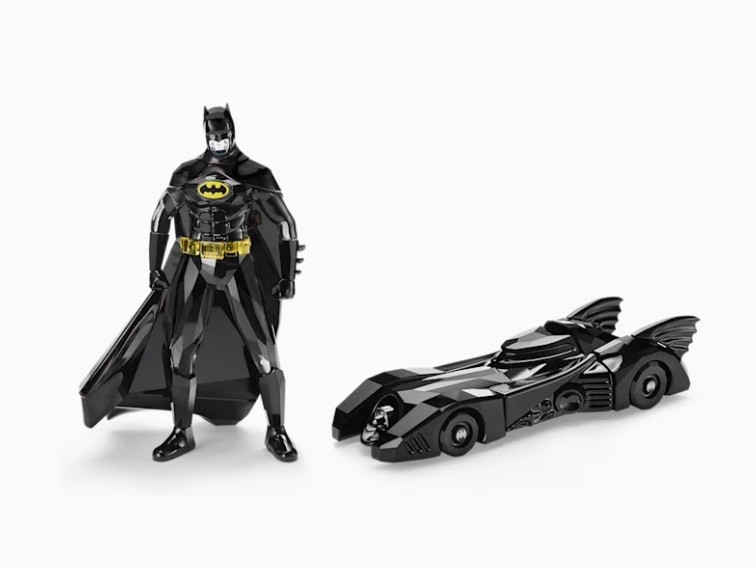 周董要入手了没？施华洛世奇推出“黑水晶版”蝙蝠车同捆蝙蝠侠