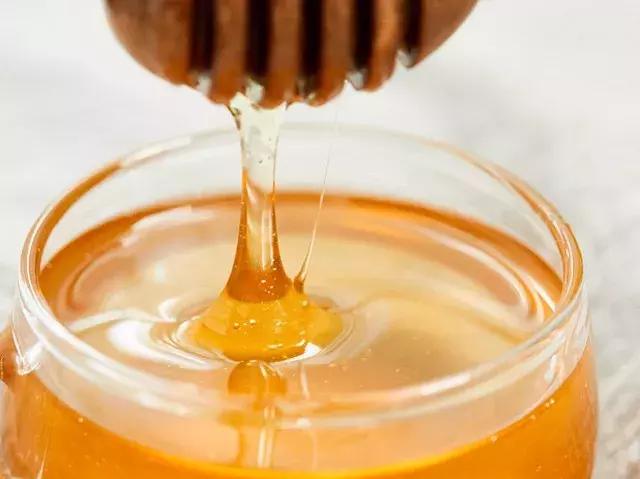 冬季才能酿得的“枇杷蜜”，甜润生津，稀少珍贵，女人的养颜神器