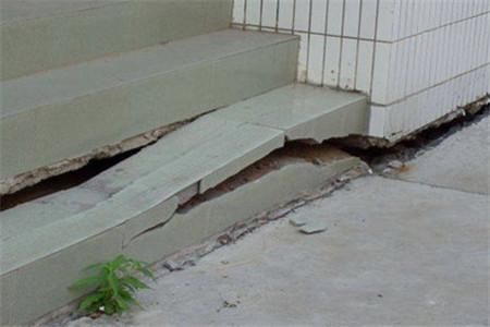 房子地基下沉有什么方法解决,楼房地基下沉应该怎么办