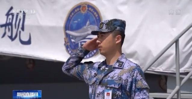 近距离观察航母震撼视频,近距离看中国航母