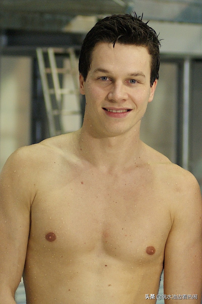 寰峰浗璺虫按闃熷憳瑙嗛,寰峰浗璺虫按鑰佸皢閾滅墝