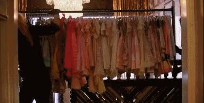 千万富豪如今蜗居在30平米的小屋,百亿富豪住豪宅