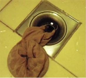 下水道堵塞头发怎么办教你一招,下水道头发堵塞最快的疏通方法