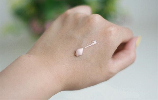 bb霜隔离霜防晒霜的顺序,bb霜和隔离霜的区别和使用顺序