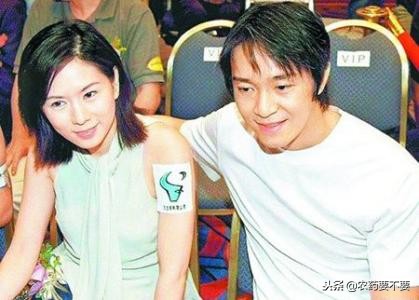 坐在星爷车后座的是谁,周星驰自行车后座到底是谁