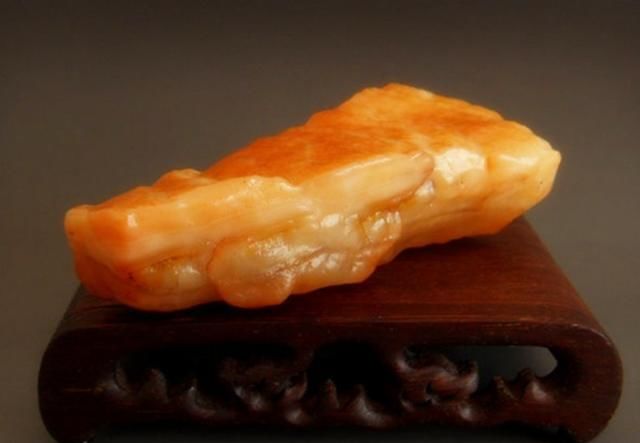 牧民捡到一块石头价格,牧民捡到石头值多少钱