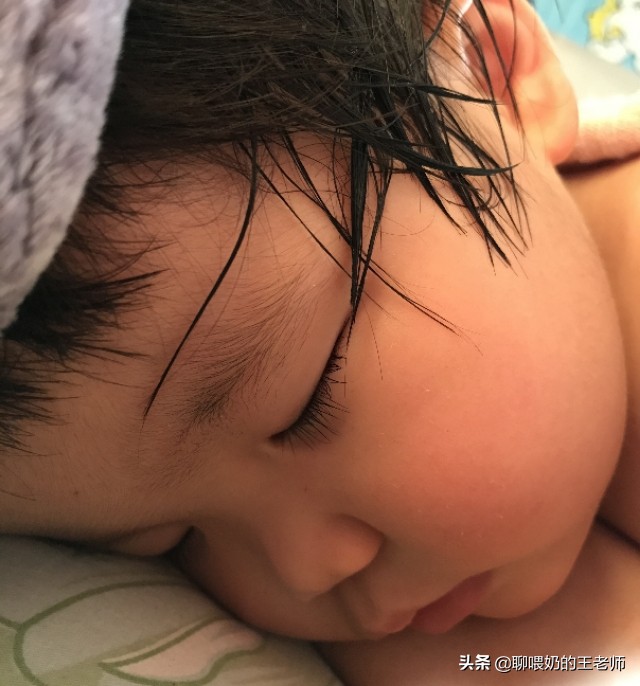 涨奶了不挤不吸会回奶吗,涨奶了宝宝不饿要吸出来吗