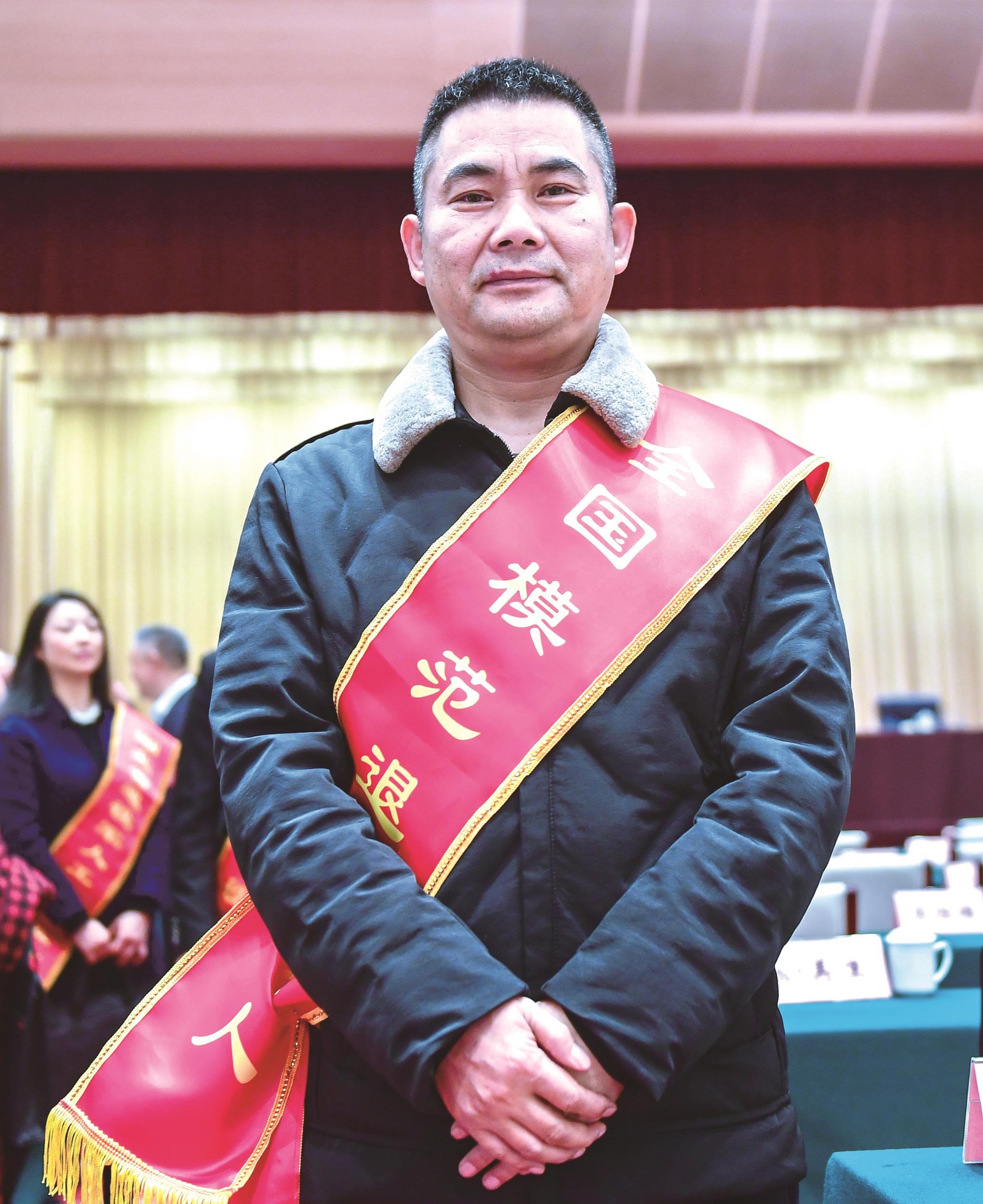 十堰退休老人获全省表彰:战斗英雄变身公安老兵屡立功