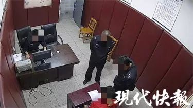 民警狂追1公里将吸毒男子累瘫,缉毒民警冒死抓毒贩被拖行20多米