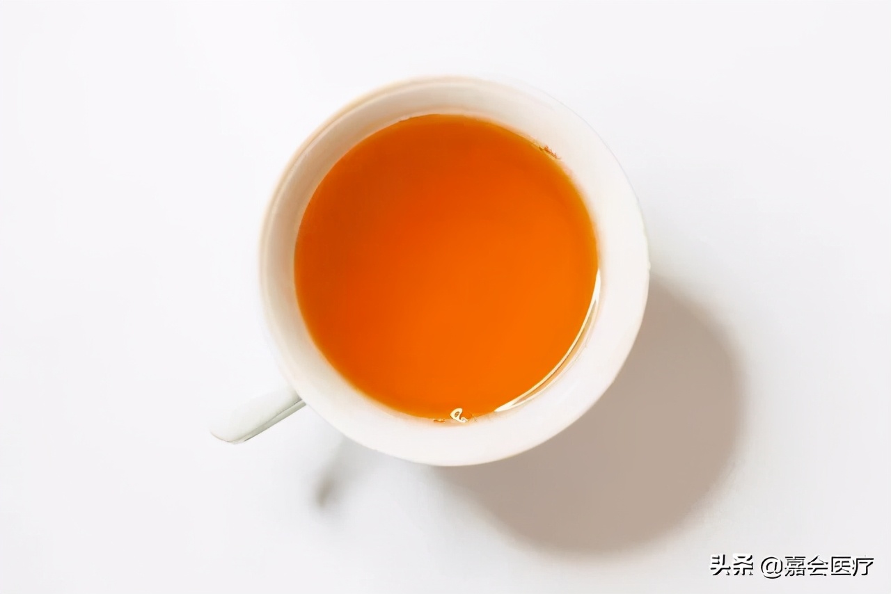 尿出橙色的尿是什么病,尿出的尿是荧光绿色是怎么回事