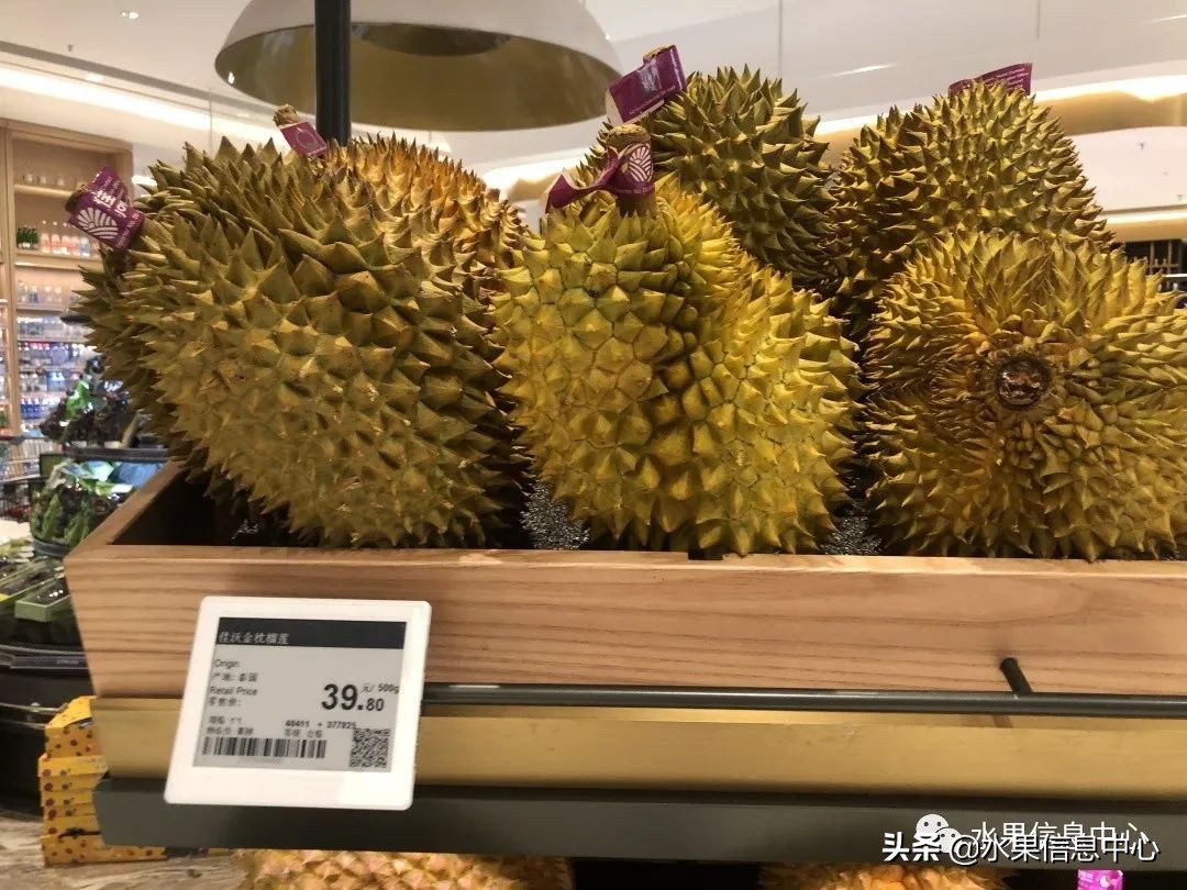 中秋节前，走访两家水果零售店，水果标准化在这里体现的淋漓尽致