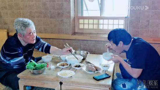 赵本山做饭给宋小宝完整版视频,宋小宝赵本山直播吃饭是哪个节目