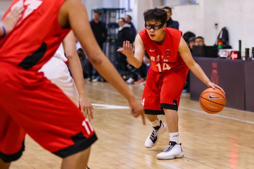 新·十六强齐亮相高中赛场见*力暴**隔扣丨18-19耐克高中联赛