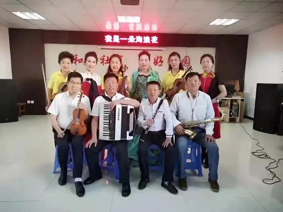 贺海浪花文学艺术中心群成立五周年作品展／李云霞.编辑：王本海