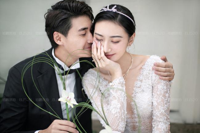 拍婚纱照怎么摆pose漂亮,婚纱照怎么摆姿势显大气端庄