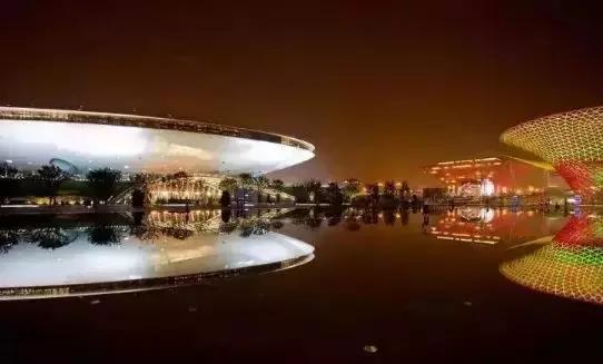 夜上海整个城市灿烂,如今的夜晚