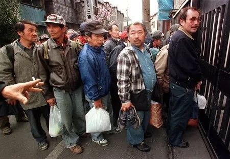 现在，全靠霓虹文具给我带来工作归属感