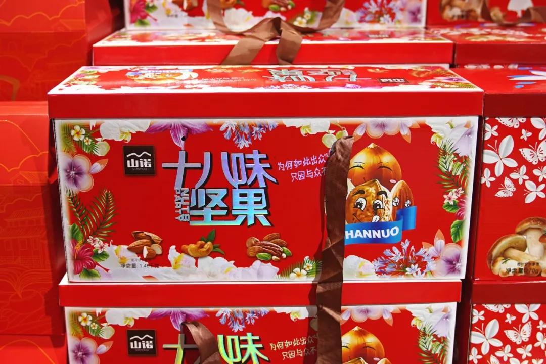 直端零食店“老巢”！好逛到两只手都拿不下