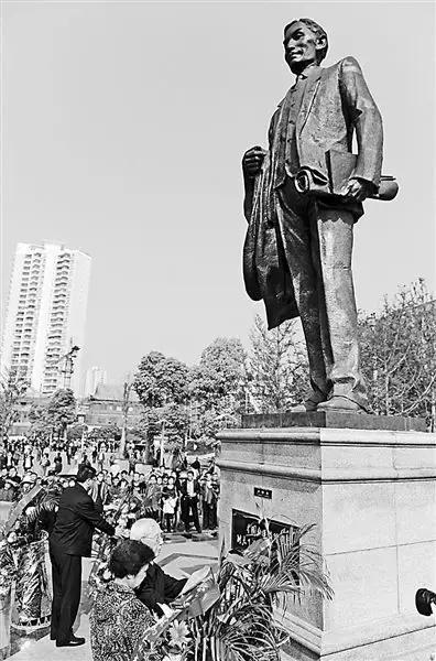 卢作孚：16岁教书，32岁创业，45岁拯救上百万人，曾获毛主席赞赏