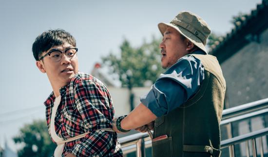 大鹏背后的人是谁,大鹏当年为啥能请这么多明星